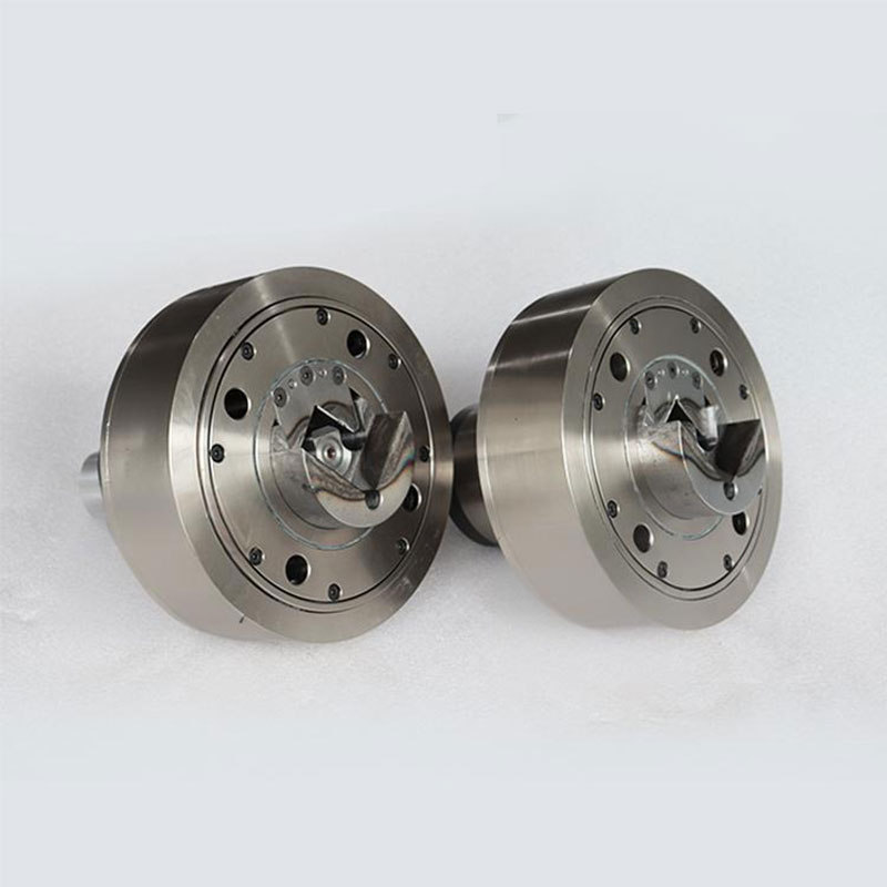 External pneumatic safety chucks